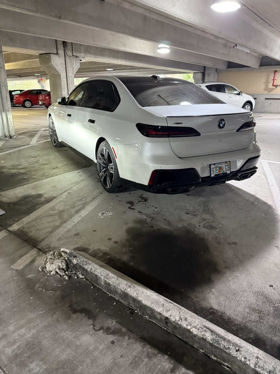 elyses329's tweet image. Wow! How rude! Not only are you parked incorrectly but you decided to take up 2 spots! #entitled @NSUFlorida parking garage 2nd floor. Not cool! #novasoutheastern