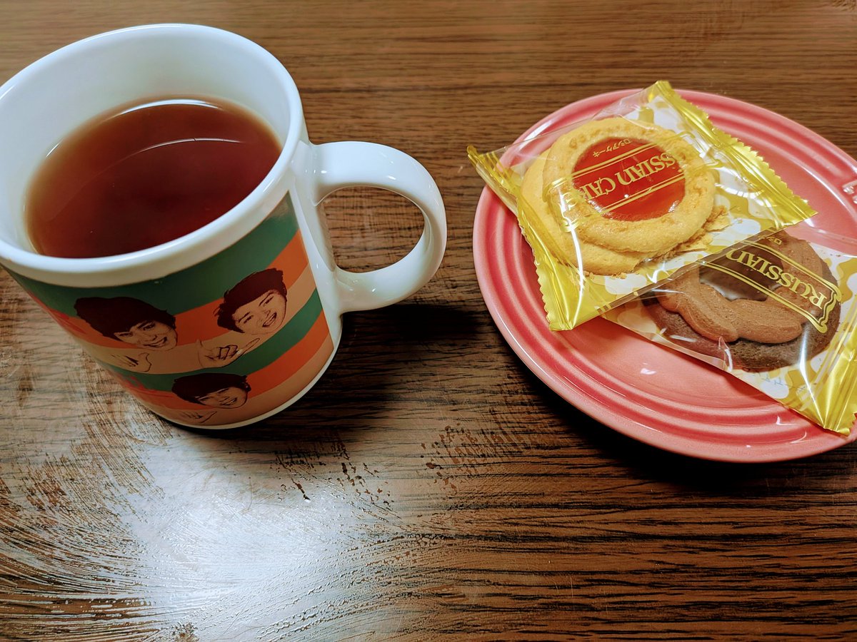 嵐マグカップでティータイム(^^)絵柄が変わる感熱カップ🥰