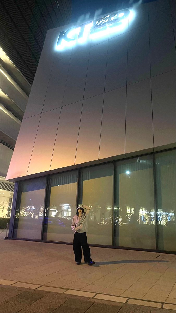 otohaofficial's tweet photo. 今日は来月に迫った
音羽-otoha- Special One-man Live
#出発前夜 の会場KT Zepp Yokohamaの前まで行ってきました🏃‍♂️

日付：2月21日(土)
会場���KT Zepp Yokohama 

《 チケット一般発売中 》
e+ https://t.co/I8idgAE3RM 
ローソンチケット https://t.co/lcKwGy7gm7   
ぴあ https://t.co/xzlQ5OuYc1 https://t.co/UUObDo1kGD