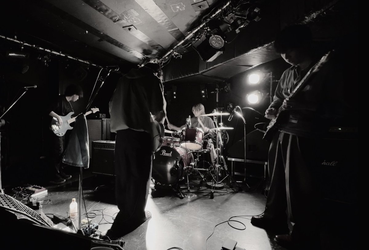 heien_jp's tweet photo. 2026.1.11 @下北沢Daisy Bar
ありがとうございました！
より良いライブができるように今後も頑張ります🔥

#邦ロック好きな人と繋がりたい https://t.co/Wf3nLqxEP7