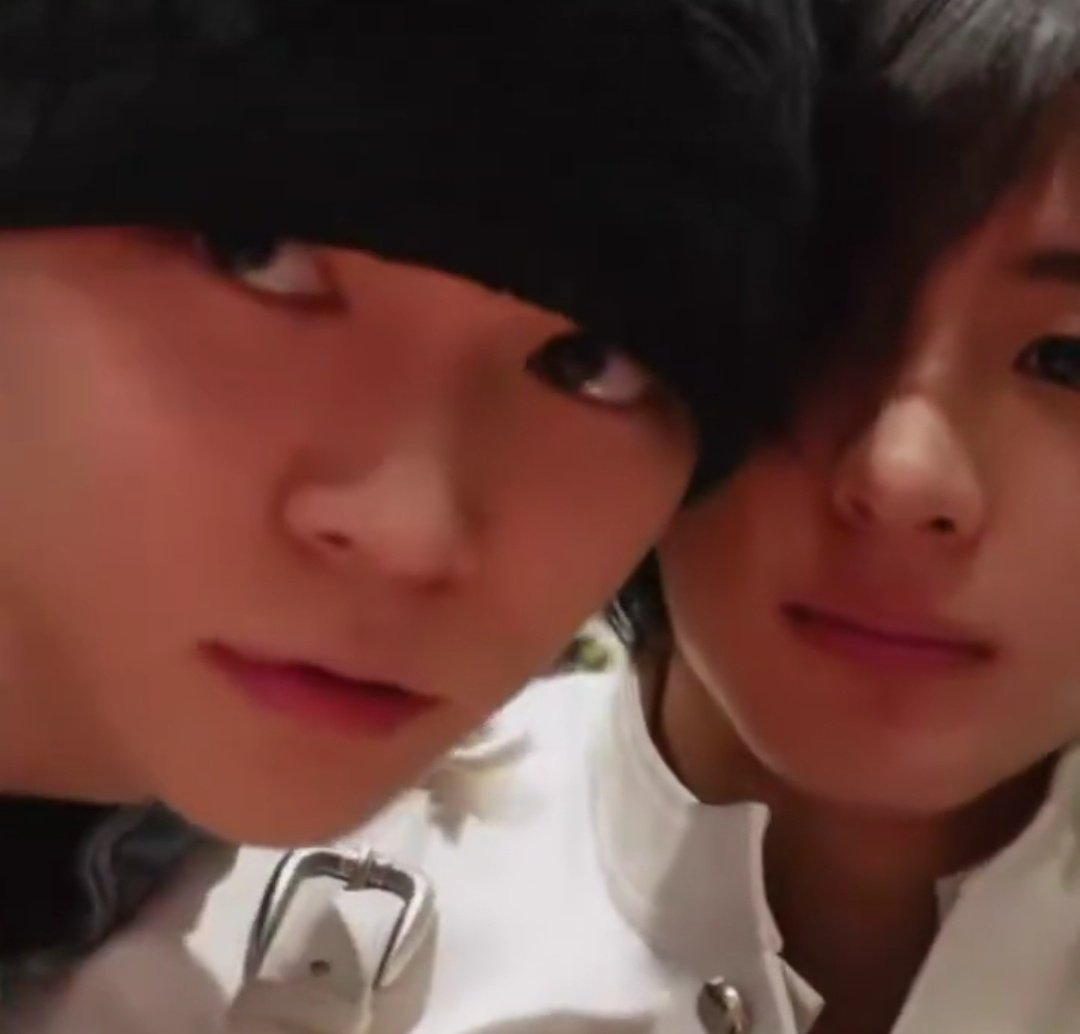 kimtonosaur's tweet image. ดูเป็นคนที่ถามว่าต้นรักหนูมั้ยทั้งวันอะ