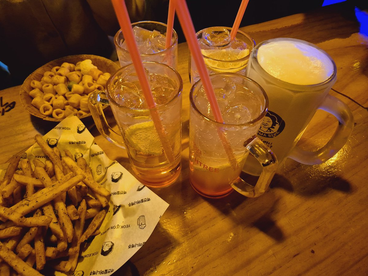 아 정말 좋네요... 톨토소녀들과 라뷰에 대해 한참 얘기 할 수 있다니🤎❤️🐯🐶