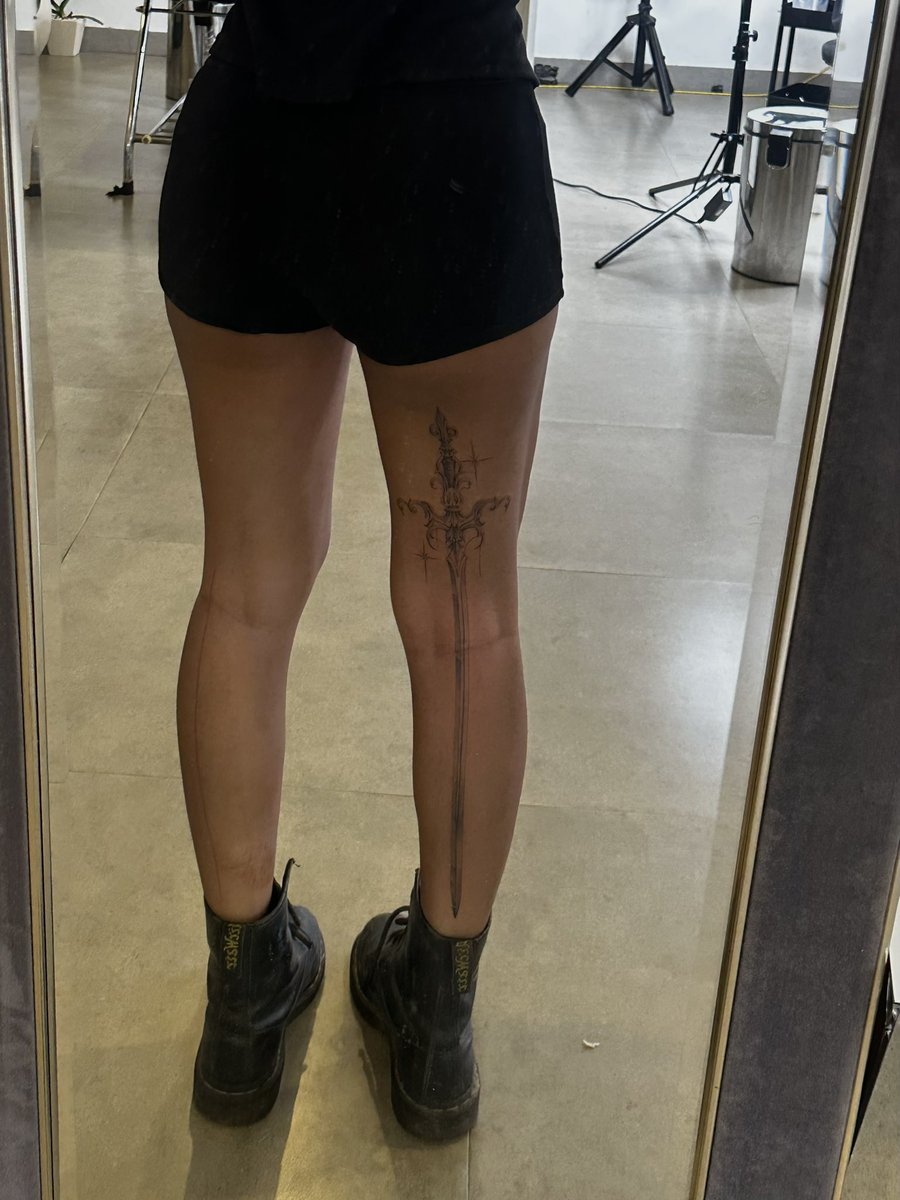 perempuan tidak bercerita tapi tbtb nambah tattoo :)