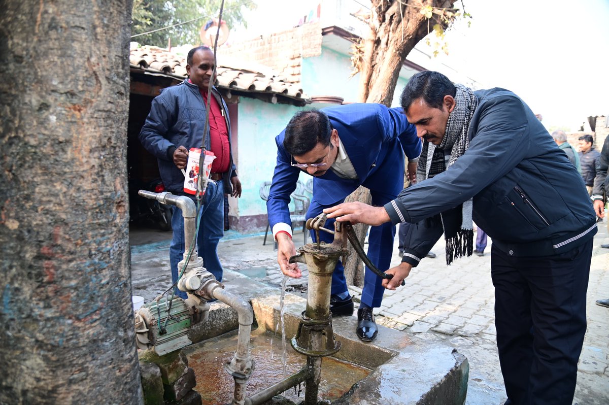SanjaySinghmla's tweet photo. ग्राम बल्लिया में श्री खूबचंद मौर्य जी के निवास पर पहुंचकर स्नेह, सम्मान एवं सौहार्द से परिपूर्ण आत्मीय सत्कार के साथ भोजन ग्रहण किया।
@BJP4UP 
@BJP4India 
@myogiadityanath 
@PMOIndia https://t.co/KBdMpSHFKM