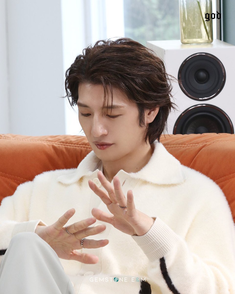 ㅎ호..호영아..
우리 두쫀쿠 먹으러 갈래..?
그거 되게 맛있대..!
                                                          별로.