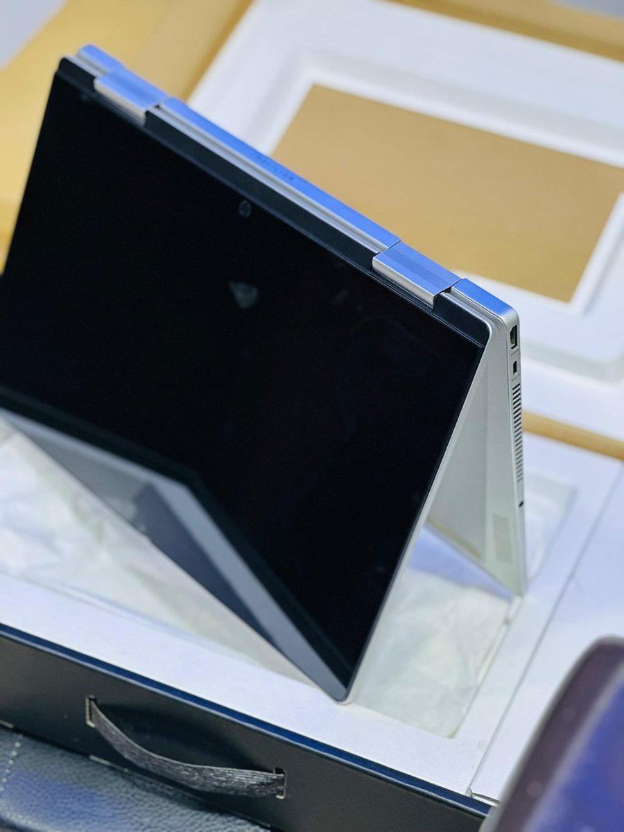 Price : UGX 2,000,000 

Hp Pavillion 14 2-in-1
12th Generation 
12(CPU’s)
8GB RAM
512GB SSD
Touchscreen