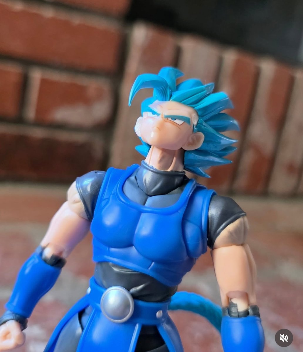 Spider_Criminal's tweet image. Ah shit the dragon ball fans are fighting again 

“Dub better” “sub better” like oh my god, can we just talk about how ass the new figuarts are?
