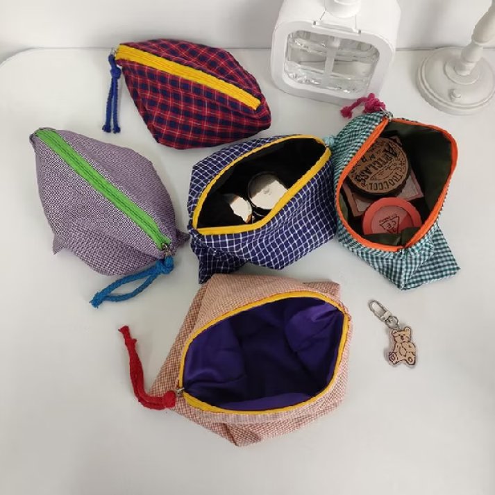 loeckystrike's tweet photo. pouch makeup cuties!

a thread https://t.co/wOLOsoI75W