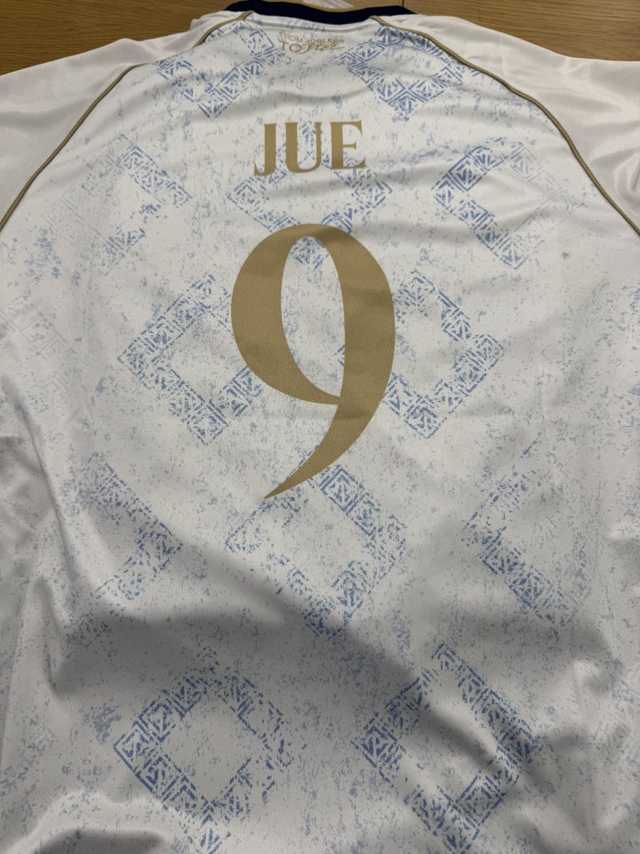 jueesy's tweet image. Omg trop contente