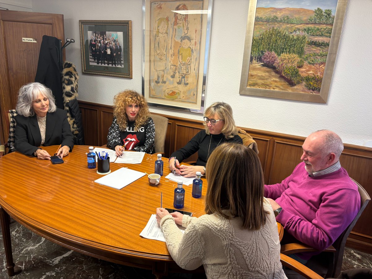 La Comisión Evaluadora de nuestro VI Certamen de Casos Clínicos se reúne para avanzar en la selección de los ganadores

Han escogido 10 trabajos finalistas que serán expuestos frente al tribunal que determinará los 3 vencedores

#Formación #Investigación #NuestrosColegiados