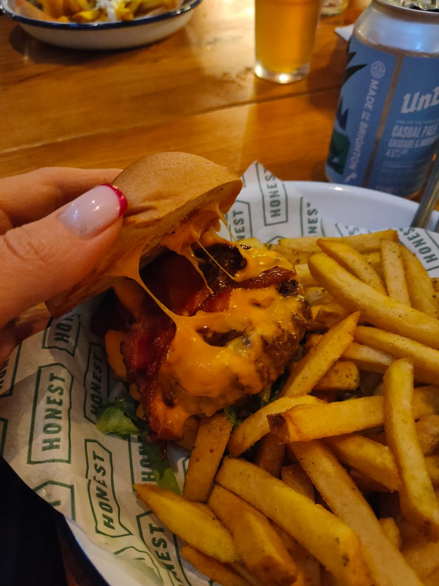 It's so good having <a href="/honestburgers/">Honest Burgers</a> in #Brighton. This restaurant caters brilliantly for the #glutenfree diet, including #coeliacs. It's always a treat, the staff are great and they have local #glutenfreebeer from <a href="/UnBarredBrewery/">UnBarred Brewery</a> 
.
#glutenfreebrighton