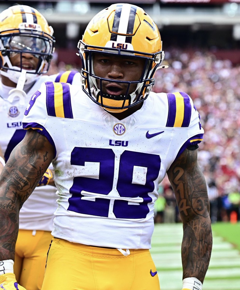 znagy20's tweet image. News: #LSU Tigers running back Caden Durham has withdrawn from the NCAA Transfer Portal and will return to Baton Rouge, @mzenitz reports.

Lane Kiffin and Co. solidify the one-two punch of Harlem Berry + Durham in the backfield for the 2026 season.

Durham is back.