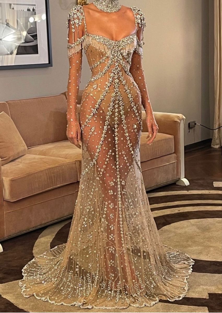 archivekend's tweet photo. dress so ICONIC you can recognise her without even looking at her… https://t.co/K0WRZpcQE5