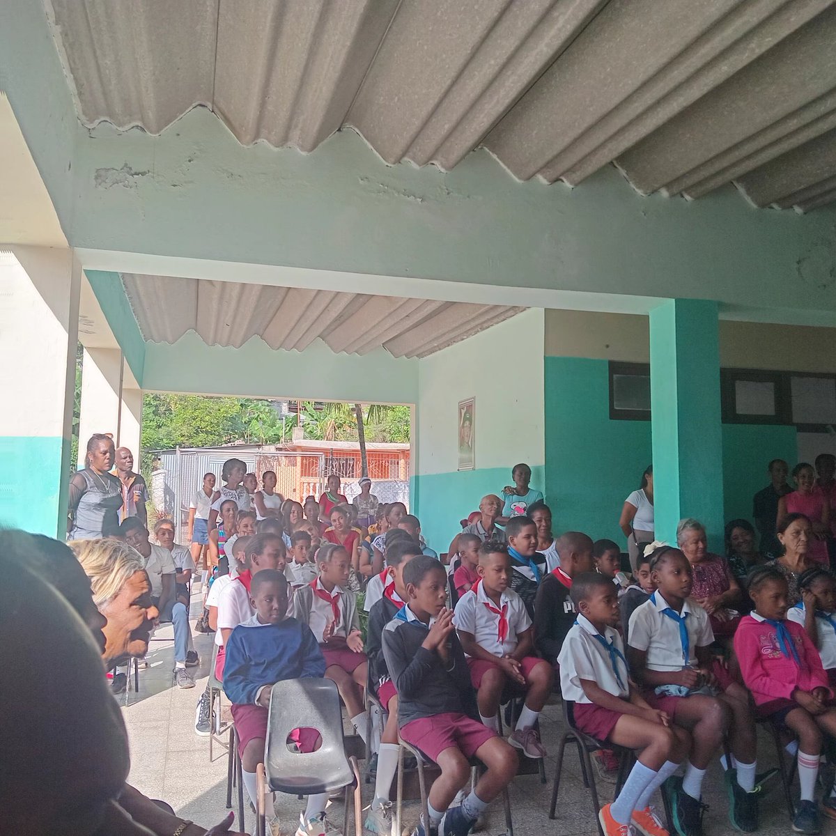 GeovanisCampos's tweet photo. Se celebra en Songo La Maya el aniversario 64 de la Educación Especial una tarea de infinito amor @CubaMined @DiazCanelB @dpestgo @RaulSamon https://t.co/MQ45AzJSks