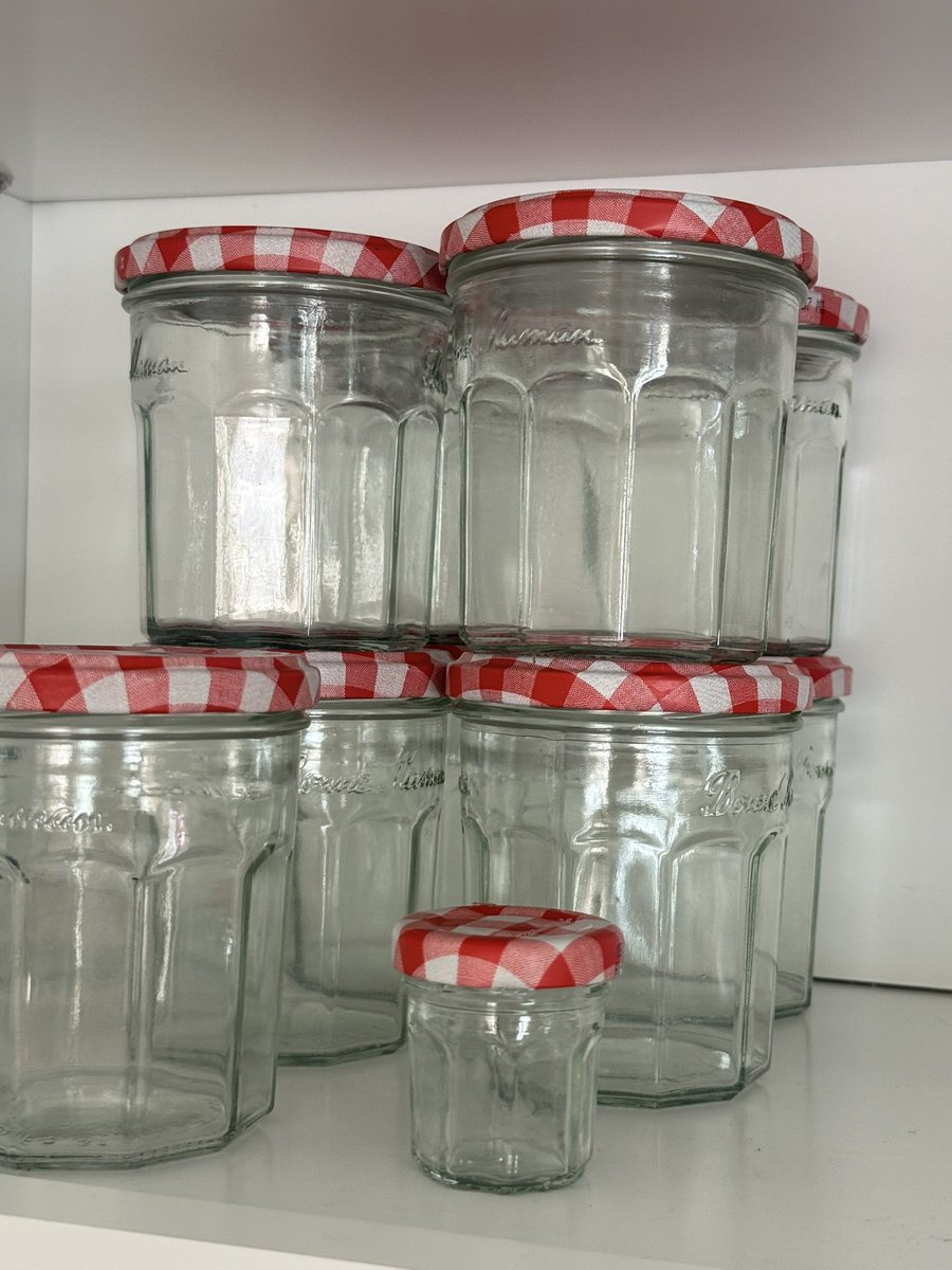 janepire's tweet photo. feeling very maternal about my baby jar https://t.co/PmCDyKAP17
