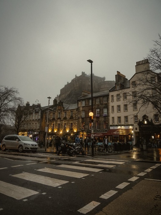 visualtherapy0's tweet image. Edinburgh after rain.