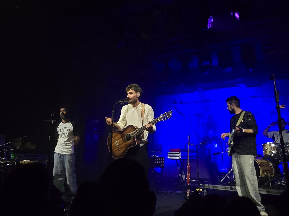 ActuaPress's tweet photo. 🎵 @TuOtraBonita  convierte la Sala But en una celebración de emociones con su gira ‘Puta Vida’

Podéis leer la crónica https://t.co/FUzijGzo9a

✍️ @MariaTobajas  

#TuOtraBonita #Madrid #PutaVida #TOB #Conciertos #Música https://t.co/BPqHZicCgp