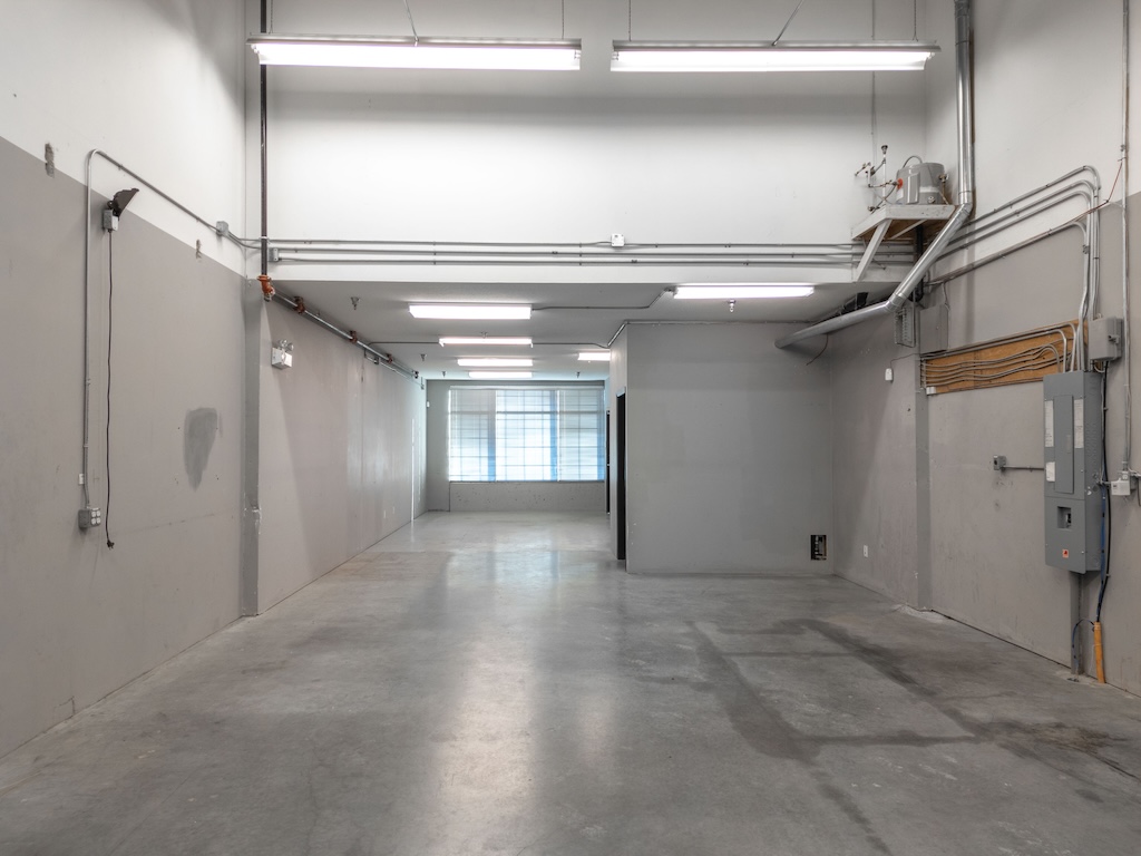 CorbelCRES's tweet photo. FOR SALE // 107 – 408 E Kent Avenue South

A rare opportunity to secure a well-configured industrial strata unit in South Vancouver’s highly sought-after Foreshore Business Park. This 2,096 SF space offers an efficient balance of warehouse and office. https://t.co/xhwXrFH1qv