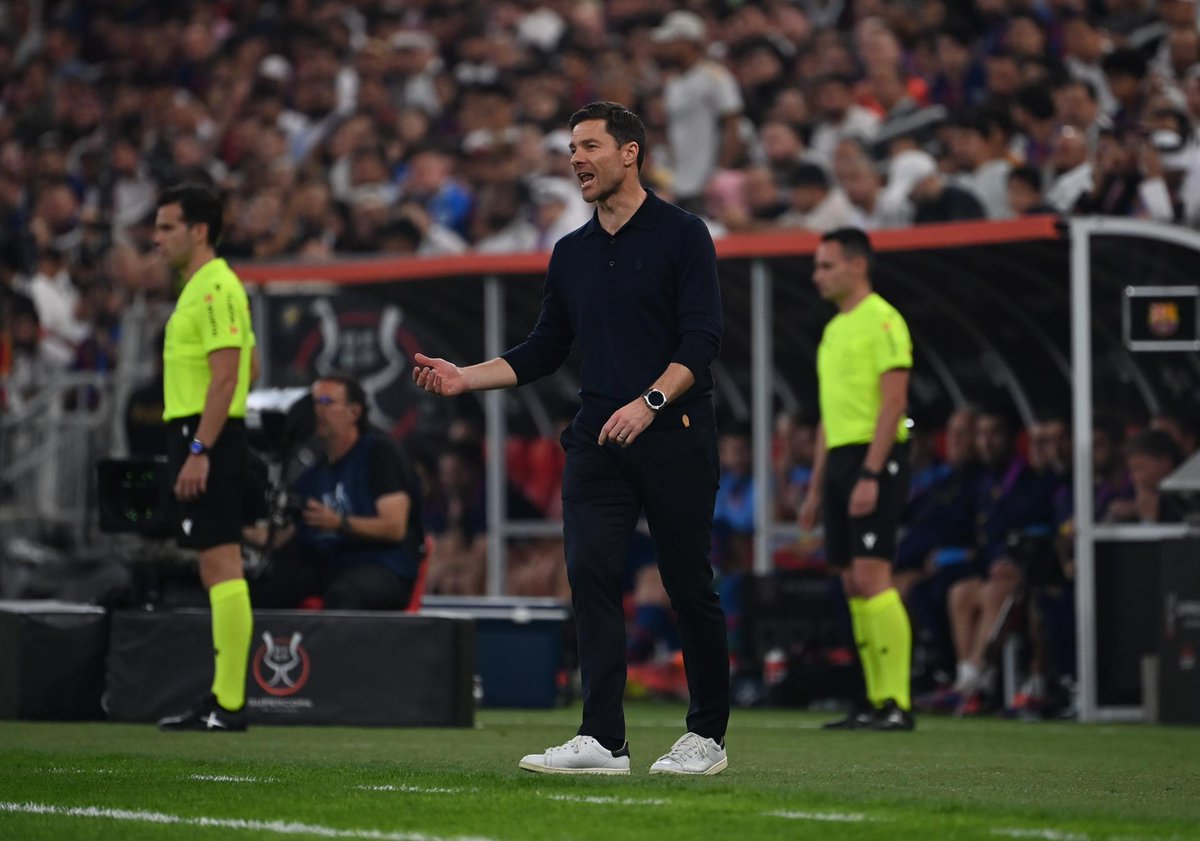 ¡Xabi Alonso queda fuera del Real Madrid! Álvaro Arbeloa asume el puesto de entrenador

El Real Madrid anunció la salida de Xabi Alonso como entrenador del primer equipo tras la derrota en la final de la Supercopa de España 2026 ante el Barcelona y resultados recientes de la