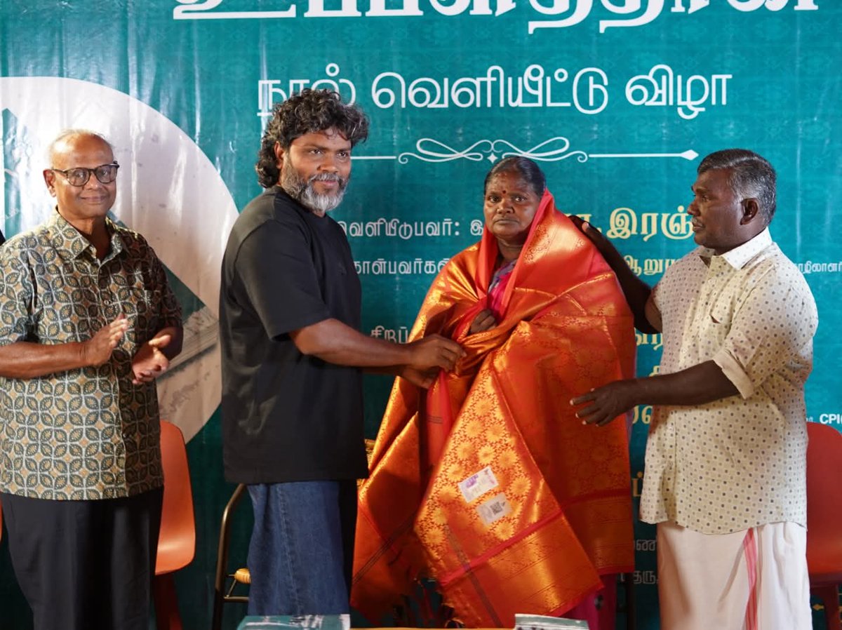 beemjibrother's tweet photo. கூகை திரைப்பட இயக்கத்தைச் (@KoogaiThirai) சேர்ந்த அருமை சகோதரர் ஆறு பேச்சிப்பாண்டியன்  அவர்கள் எழுதியுள்ள #உப்பளத்தான் நூல் வெளியீட்டு விழா, இன்று நமது நீலம் புக்ஸ் (@NeelamBooks) அரங்கில் நடைபெற்றது. நூலினை நீலம் பண்பாட்டு மையம் (@Neelam_Culture) நிறுவனர் அண்ணன் பா. இரஞ்சித் (@beemji) அவர்கள் வெளியிட, பேச்சியின் பெற்றோர்கள் சுந்தரம்மாள், ஆறுமு���ம் அதனை பெற்றுக்கொண்டனர். எழுத்தாளர் இந்திரன், எழுத்தாளர் கரன் கார்க்கி, தோழர் செல்வா ஆகியோர் சிறப்புரையாற்றினர்.
#மகிழ்ச்சி