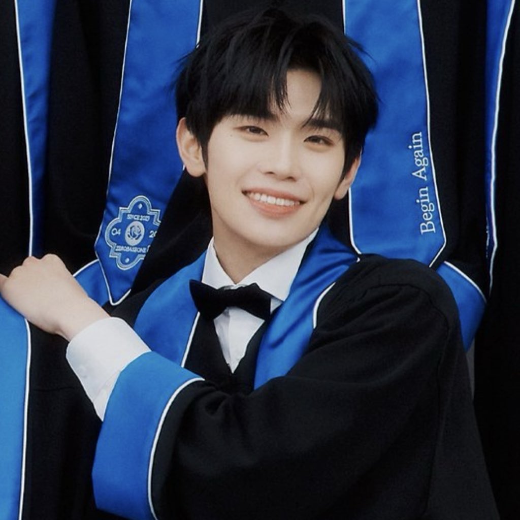 taerae smiling so brightly in every picture 😭😭😭 please never lose your beautiful smile
