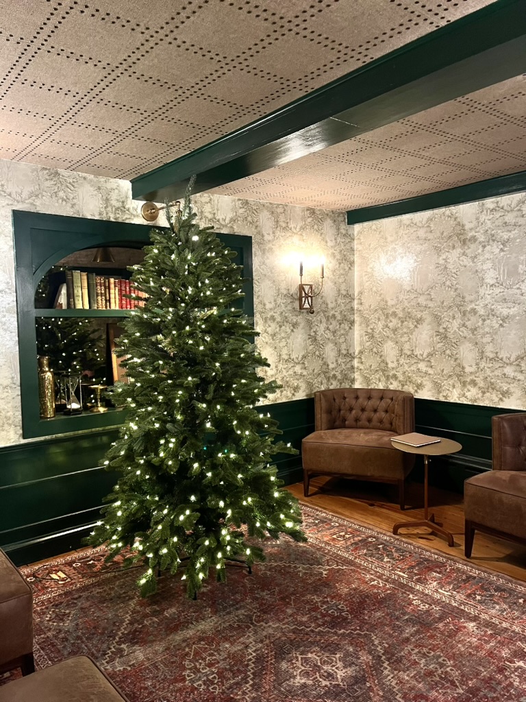 Local flavors, elevated ✨
The Tavern and The Birches Dining Room at The Hermitage Inn offer more than just a great meal. Thoughtfully crafted dishes highlight local ingredients, and the atmosphere is the perfect balance of cozy and elegant.
🔗 thehermitageinnvermont.com
#visitvt