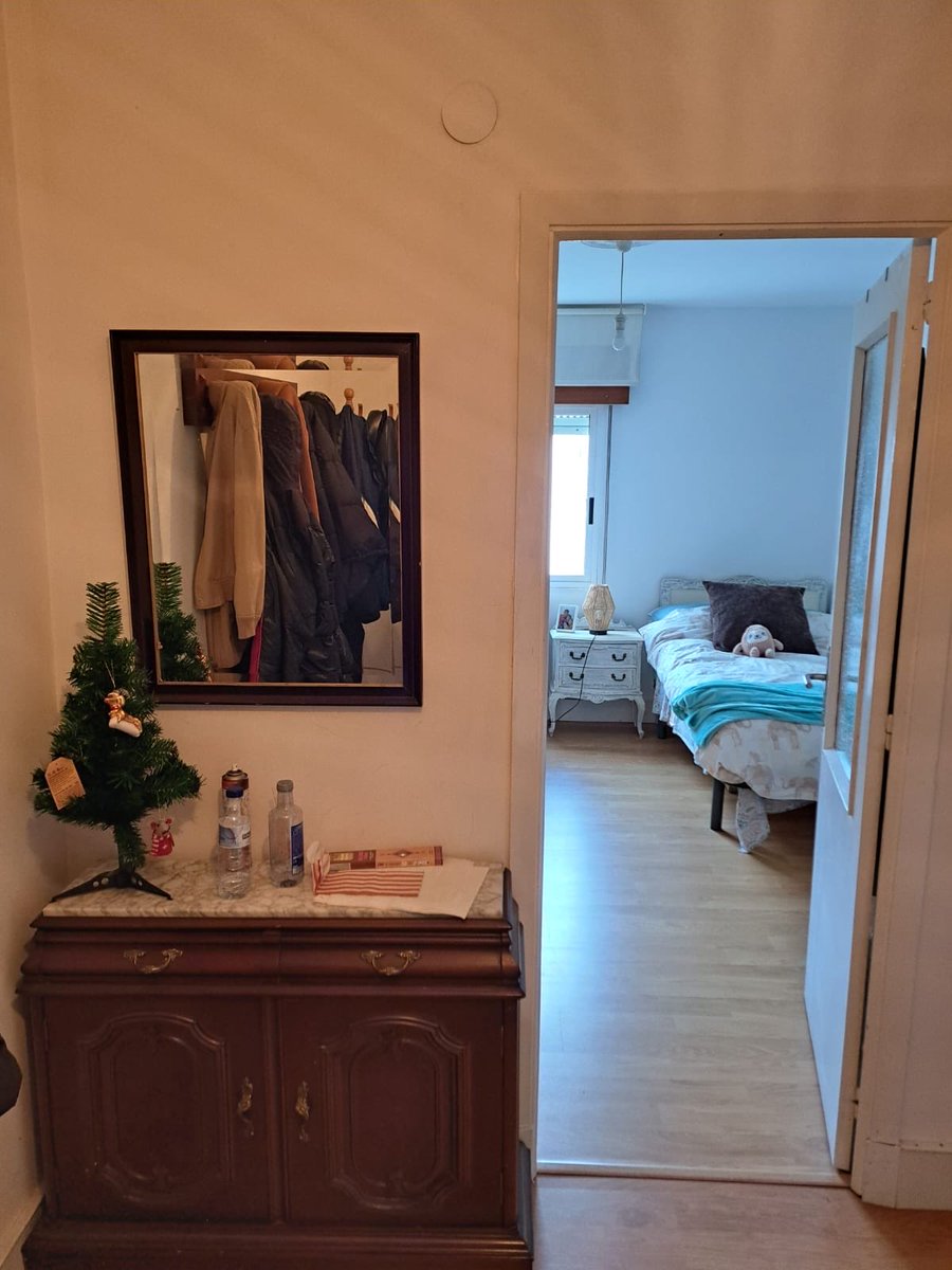 malenaap3's tweet photo. Room available (Feb–June) in Rúa da Rosa! Looking for 1 female student/ worker

4-person shared flat, friendly vibes, clean &amp; LGBTQ+ friendly
€300/month + bills
Flexible start date
Contract ends in June
5 mins away from train station and 3 mins to Plaza Roja
 ig: malenaaalarcon_ https://t.co/FjOm4nhWjj