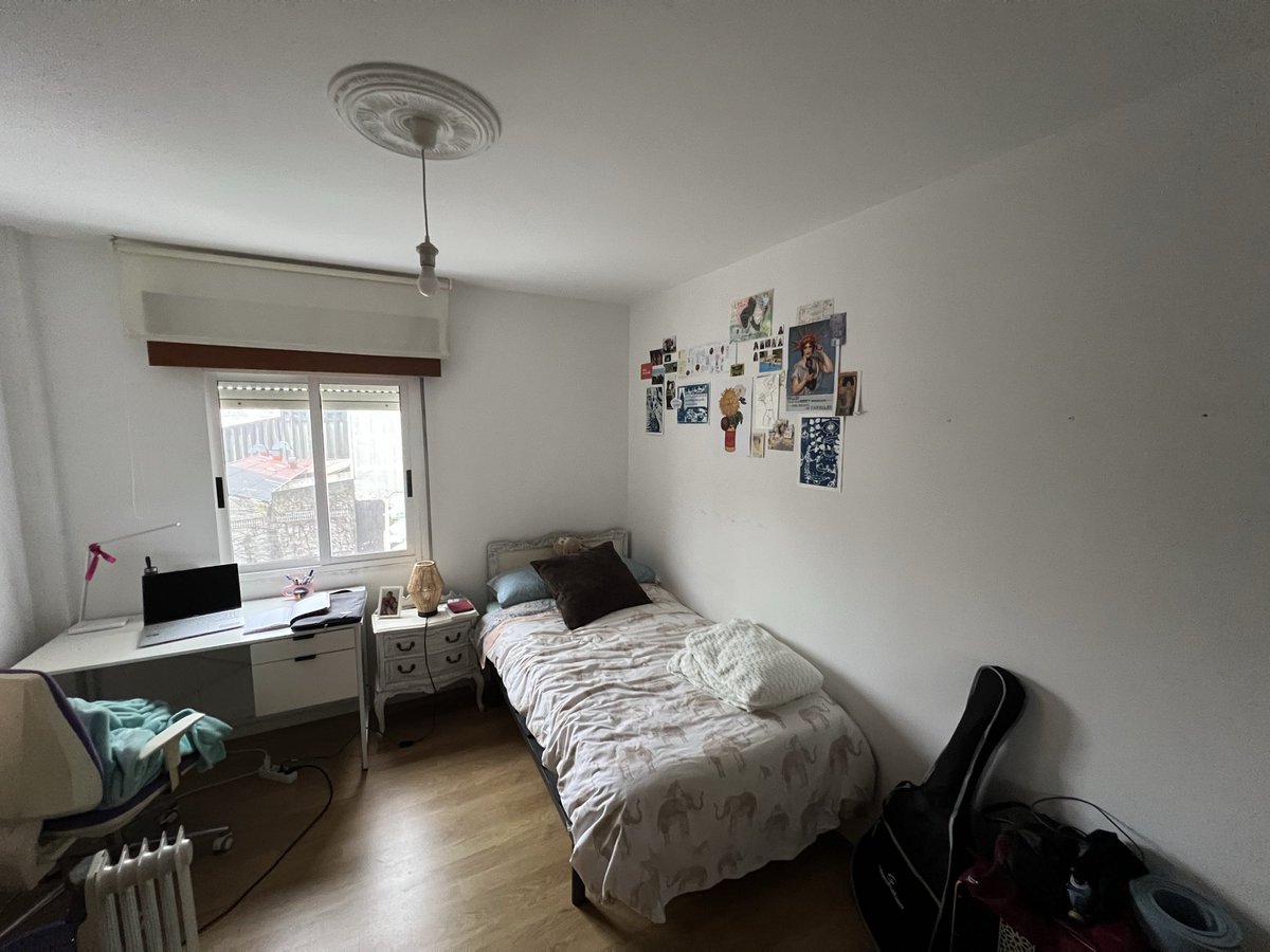 malenaap3's tweet photo. Room available (Feb–June) in Rúa da Rosa! Looking for 1 female student/ worker

4-person shared flat, friendly vibes, clean &amp; LGBTQ+ friendly
€300/month + bills
Flexible start date
Contract ends in June
5 mins away from train station and 3 mins to Plaza Roja
 ig: malenaaalarcon_ https://t.co/FjOm4nhWjj
