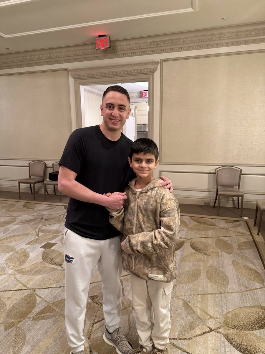 CustomMenLLC's tweet photo. Congrats to Eddy Piñeiro &amp; the SF 49ers 📷📷 Awesome meeting you—what a moment! @EddyPineiro https://t.co/h1xQUDdxcO