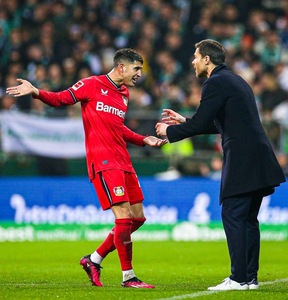 Exequiel Palacios le hizo creer al mundo que Xabi Alonso era buen técnico.

Campeón invicto de la Bundesliga.