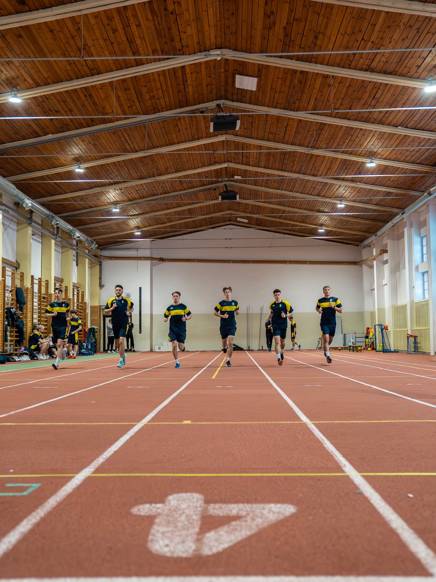 ZKSOlimpia's tweet photo. 𝙏𝙚𝙨𝙩𝙮 𝙈𝙤𝙩𝙤𝙧𝙮𝙘𝙯𝙣𝙚 𝙊𝙡𝙞𝙢𝙥𝙞𝙞 ⚽️🏃
Dzisiaj nasz zespół przeszedł szczegółowe testy motoryczne, które obejmowały nie tylko testy skocznościowe, ale również Beep Test, sprawdzając nasze umiejętności w różnych aspektach sprawności fizycznej 💪🫁
#BeepTest #Wiosna2026 #Elblag #MiastoElblag #elblagwformie