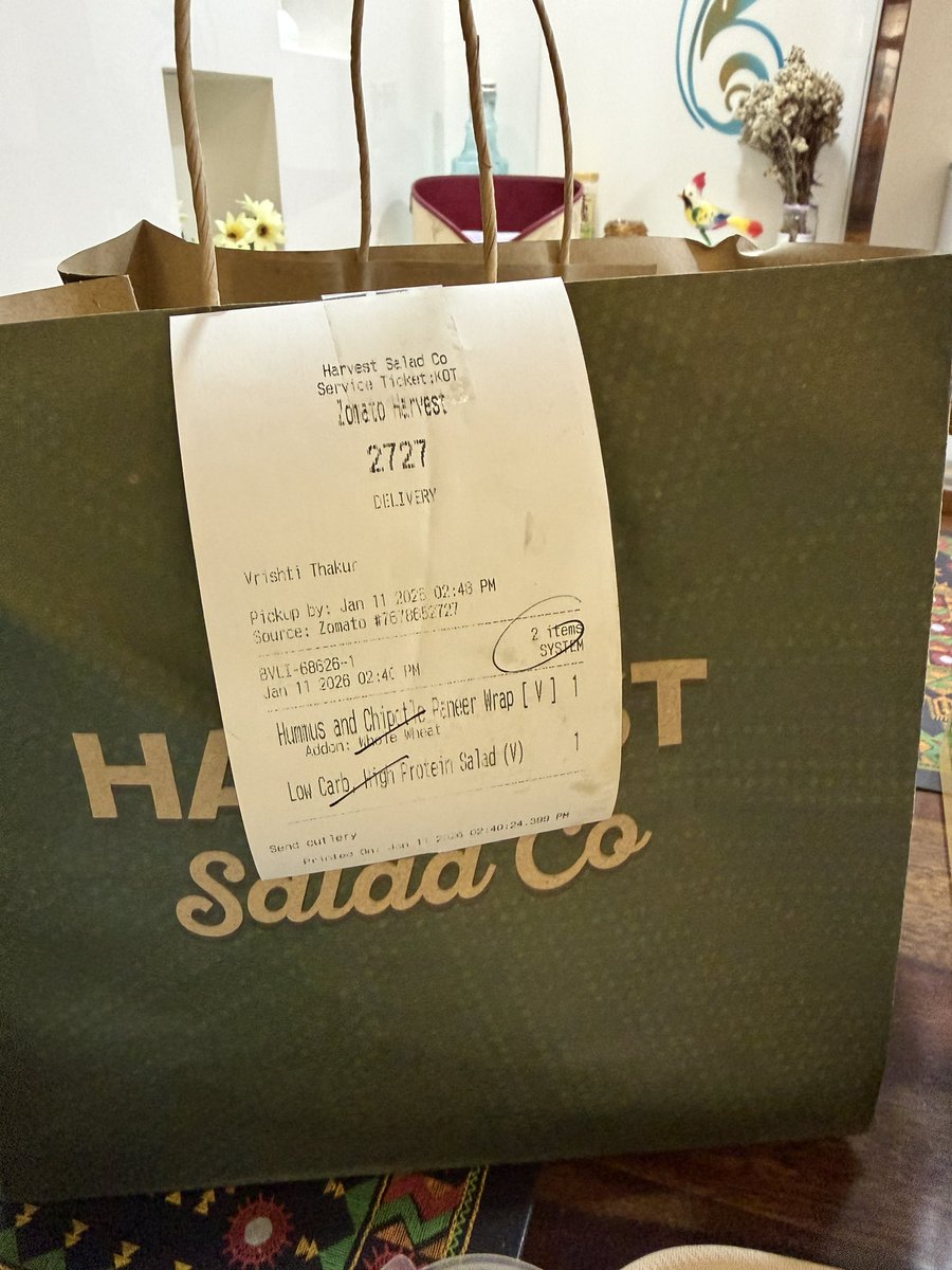 vrishtit30's tweet photo. @zomato @zomatocare any SHAME LEFT for delivering chicken salad to a vegetarian and restaurant plus platform not taking accountability of this horrendous mishap? @MumbaiPolice @fssaiindia @foodpharmer2 @fayedsouza @jagograhakjago PLEASE LOOK INTO THIS FIRMLY. this is become so normal for @zomatocare shamelessly