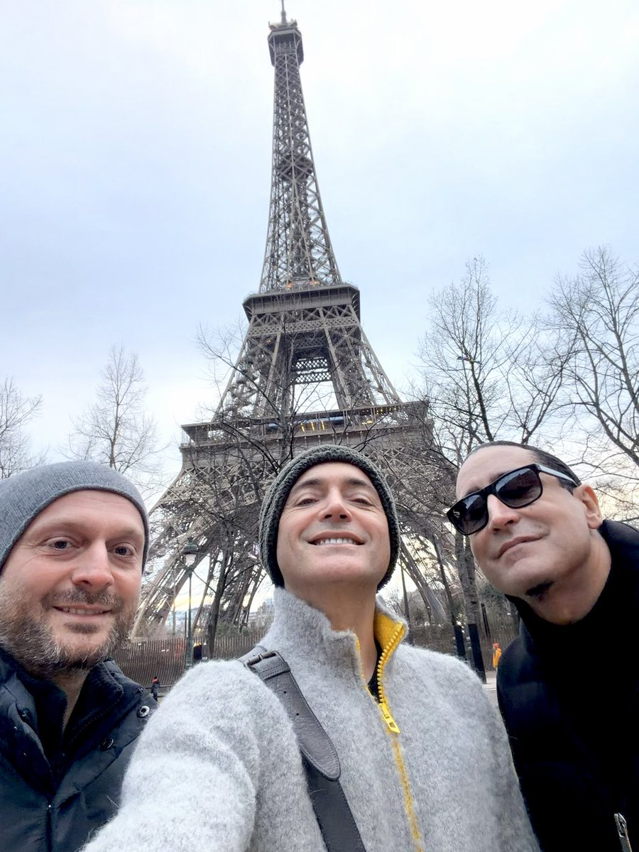 zakkumonline's tweet photo. Paris’ten selamlar… 
Yeni yılın ilk ayını tatile ayırıyoruz biliyorsunuz. 
Birkaç günümüzü Paris’te görmek istediğimiz yerleri görerek  geçirdiğimizi düşünelim. 
Güzel bir şehir Paris… Bitirmek çok zor :) 
Emre ailesiyle 4 senedir buralarda yaşıyor. 
Doğa da çok büyümüş…
Biz bir süre daha etrafta olacağız.
Buralardan bir isteğiniz olursa alta yazabilirsiniz ♥️