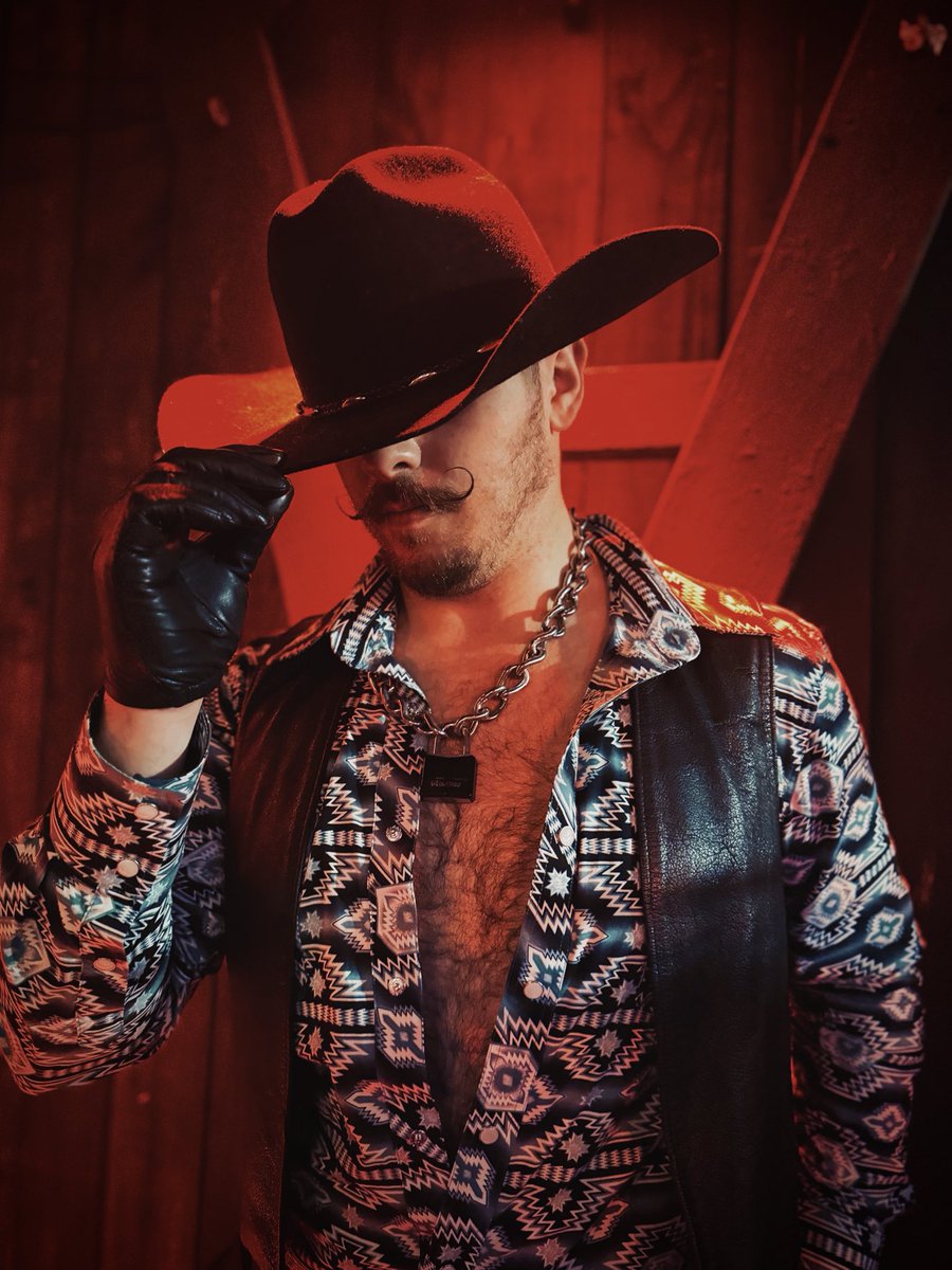 GriffBootblack's tweet image. Hey there sexy…

📷 - @Dukethecowwolf 
#gay #cowboy #leather #boots #bondage #claw #iml #bootfetish #kink #bdsm #bootblack