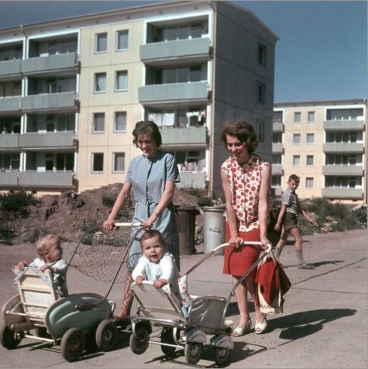 GDRvisuals's tweet image. East Berlin, 1964.