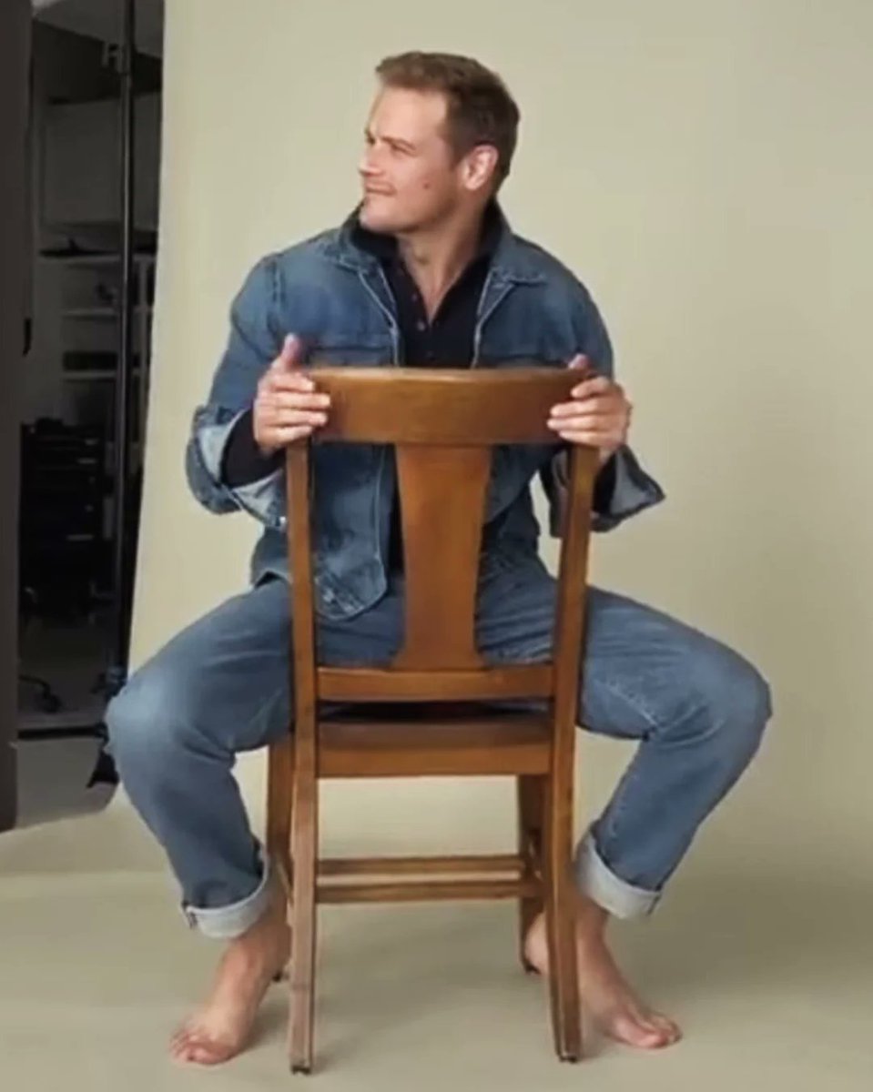 point_blank1959's tweet photo. This Guy photoshoot for InStyle Magazine 2022. The jeans and bare foot Sam Heughan. @InStyle (2) edit by @gomessilvaanamaria020 #SamHeughan #instylemagazine https://t.co/LGUwZqSJAO