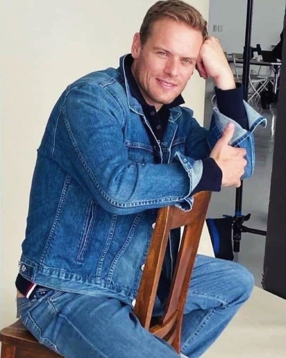 point_blank1959's tweet photo. This Guy photoshoot for InStyle Magazine 2022. The jeans and bare foot Sam Heughan. @InStyle (2) edit by @gomessilvaanamaria020 #SamHeughan #instylemagazine https://t.co/LGUwZqSJAO