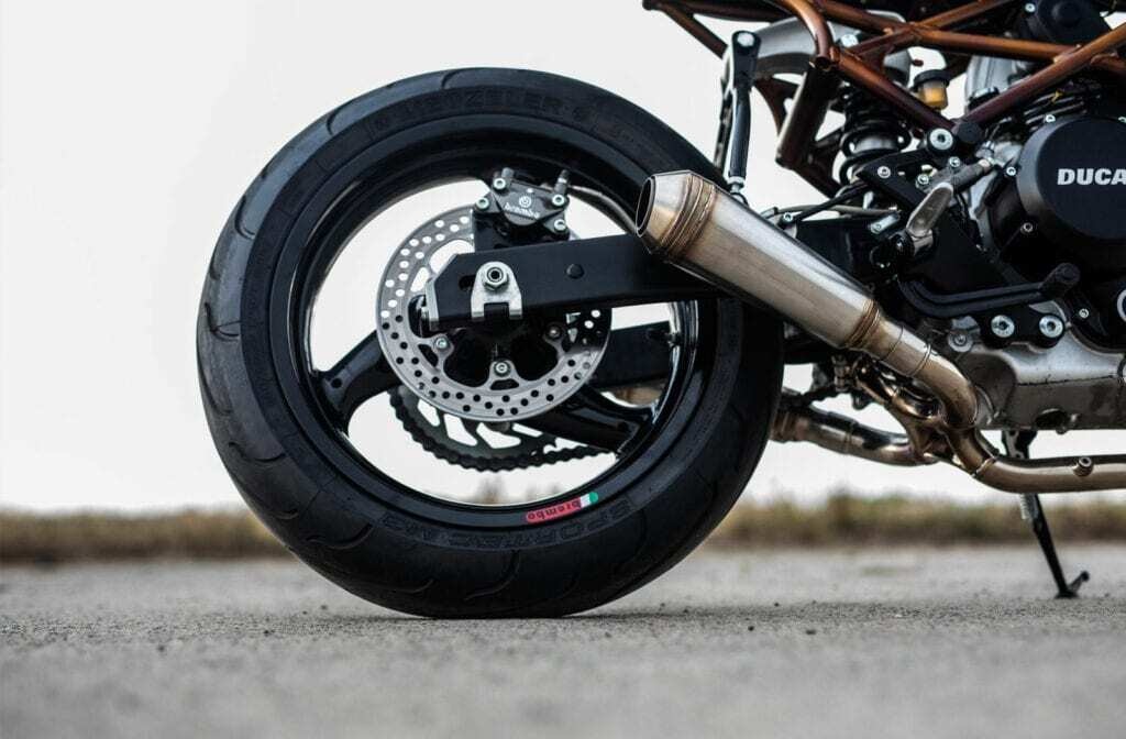 CafeRacrsReturn's tweet photo. Two custom Ducati Monsters that share a lot in common while having a unique look of its own.
Click here on this build went down: https://t.co/pzGwm6OIBD
📸 @Kameleo Design
#DucatiMonster #CustomBikes #BikeLife https://t.co/LuuF23tPag