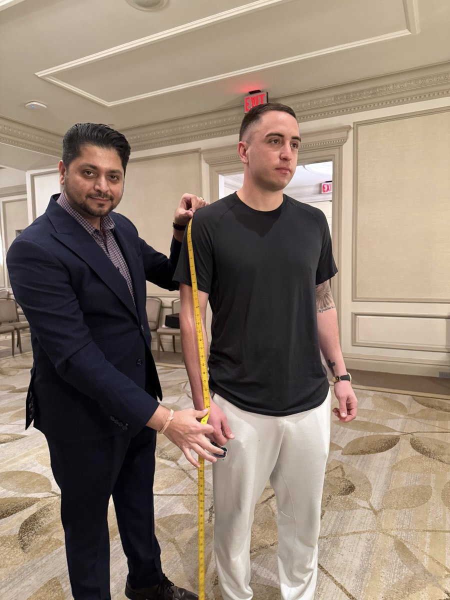 CustomMenLLC's tweet photo. Congrats to Eddy Piñeiro &amp; the SF 49ers 📷📷 Awesome meeting you—what a moment! @EddyPineiro https://t.co/h1xQUDdxcO