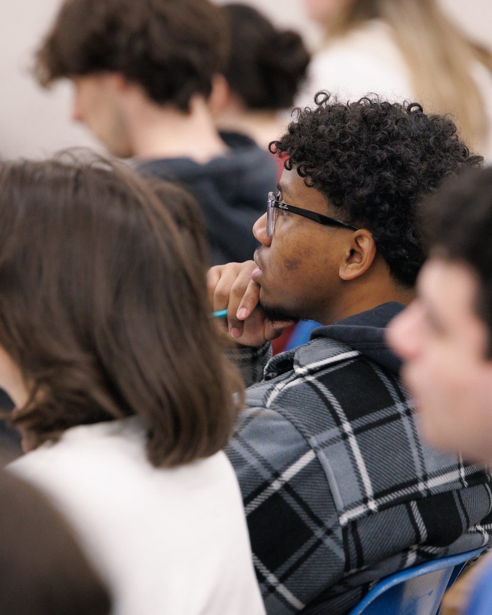 GenevaCollege's tweet photo. Welcome back to campus, golden tornadoes!

#firstdayofclasses #genevacollege #springsemester https://t.co/TBsrpVVpxw