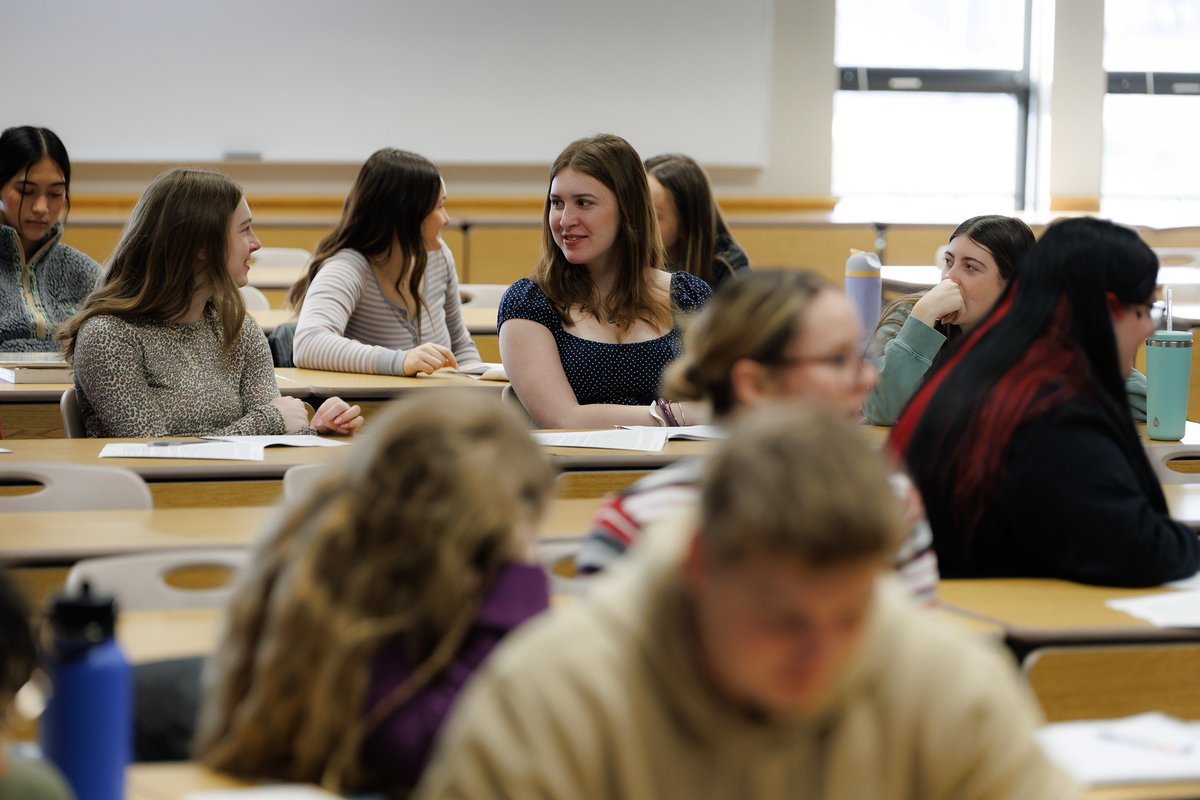 GenevaCollege's tweet photo. Welcome back to campus, golden tornadoes!

#firstdayofclasses #genevacollege #springsemester https://t.co/TBsrpVVpxw