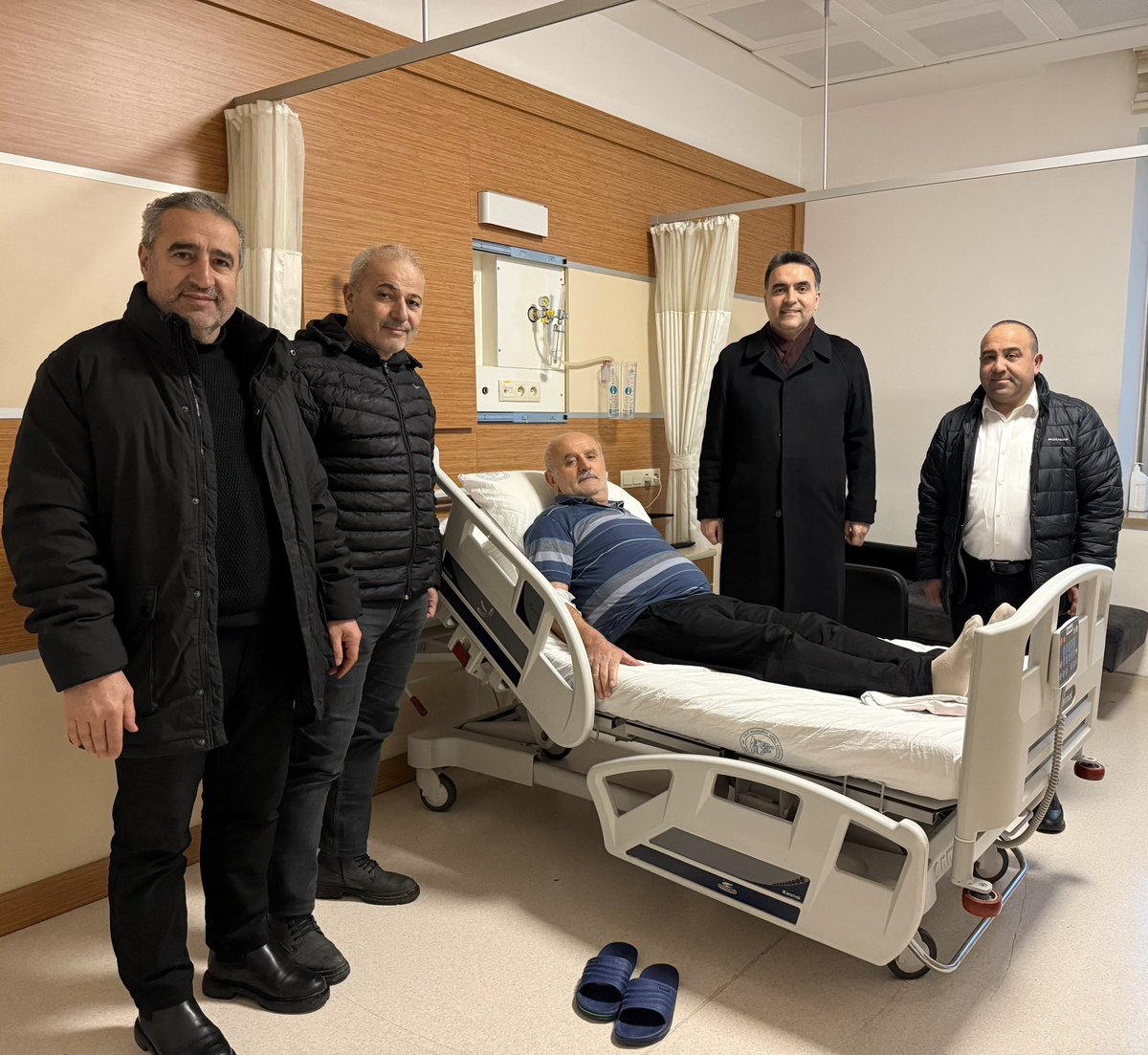 Hibrahimkursun's tweet image. Kıymetli komşularımız Kaya Akpınar, Ömer Karabayır, Kemal Acar ve Salim Keskin’i tedavi gördükleri hastanede ziyaret ederek geçmiş olsun dileklerimizi ilettik. 

Rabbim kendilerine ve tüm şifa bekleyen hastalarımıza en kısa zamanda sağlık ve afiyet nasip etsin. 🤲