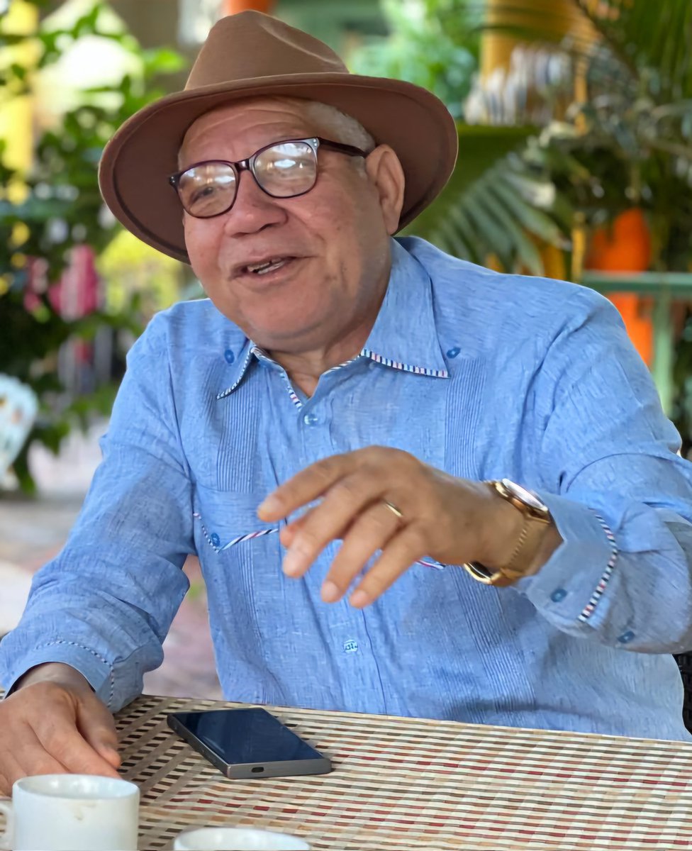 Hoy a las 8 de la noche estaremos conversando con Héctor Herrera Cabral e  n "De Entero Crédito " por el canal 27 de RNN. Agradezco la sinfonía y difusión <a href="/luisabinader/">Luis Abinader</a> <a href="/DavidColladoM/">David Collado</a> <a href="/FLACMA_/">FLACMA</a> <a href="/JosePaliza/">Jose Paliza</a> <a href="/kelvincruzrd/">Kelvin Cruz</a> <a href="/neneycabrera/">Neney Cabrera</a> <a href="/raquelarbaje/">Raquel Arbaje</a>