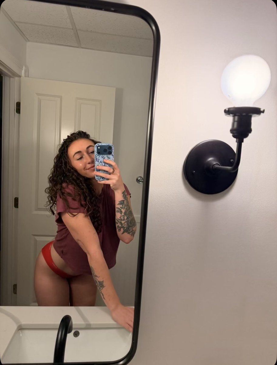 Michell74925981's tweet photo. Seriously: Are my legs too chubby? https://t.co/HC1hdDpgAi