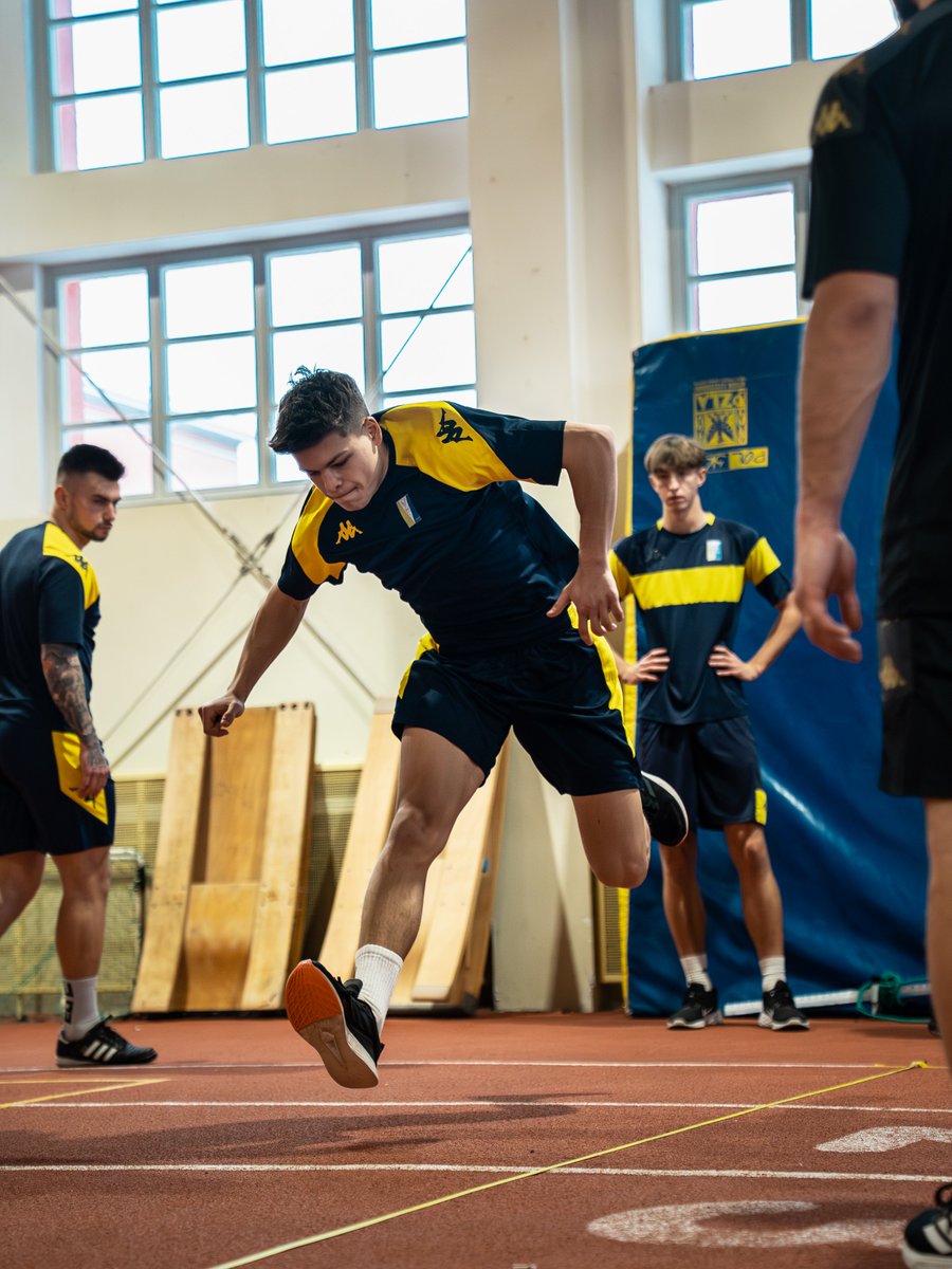 ZKSOlimpia's tweet photo. 𝙏𝙚𝙨𝙩𝙮 𝙈𝙤𝙩𝙤𝙧𝙮𝙘𝙯𝙣𝙚 𝙊𝙡𝙞𝙢𝙥𝙞𝙞 ⚽️🏃
Dzisiaj nasz zespół przeszedł szczegółowe testy motoryczne, które obejmowały nie tylko testy skocznościowe, ale również Beep Test, sprawdzając nasze umiejętności w różnych aspektach sprawności fizycznej 💪🫁
#BeepTest #Wiosna2026 #Elblag #MiastoElblag #elblagwformie