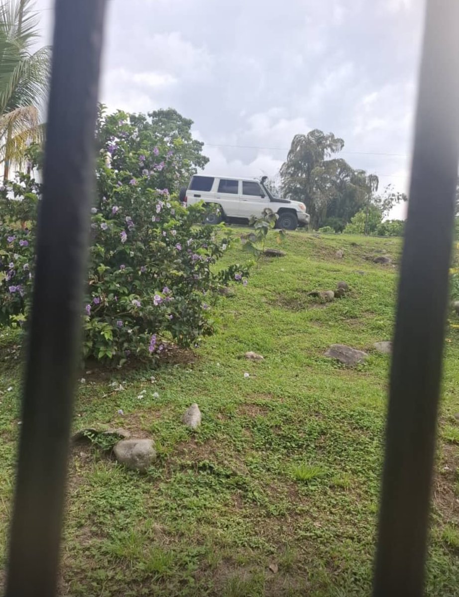 endsequera's tweet image. 🚨Funcionarios del SEBIN están acosando e intimidando a la familia del periodista Norbey Marin (@Norbey_Marin_) en Río Frío, estado Mérida, Venezuela. 

Los esbirros preguntan de manera insistente por los nombres completos de su madre y de sus hermanos.

Norbey responsabiliza…