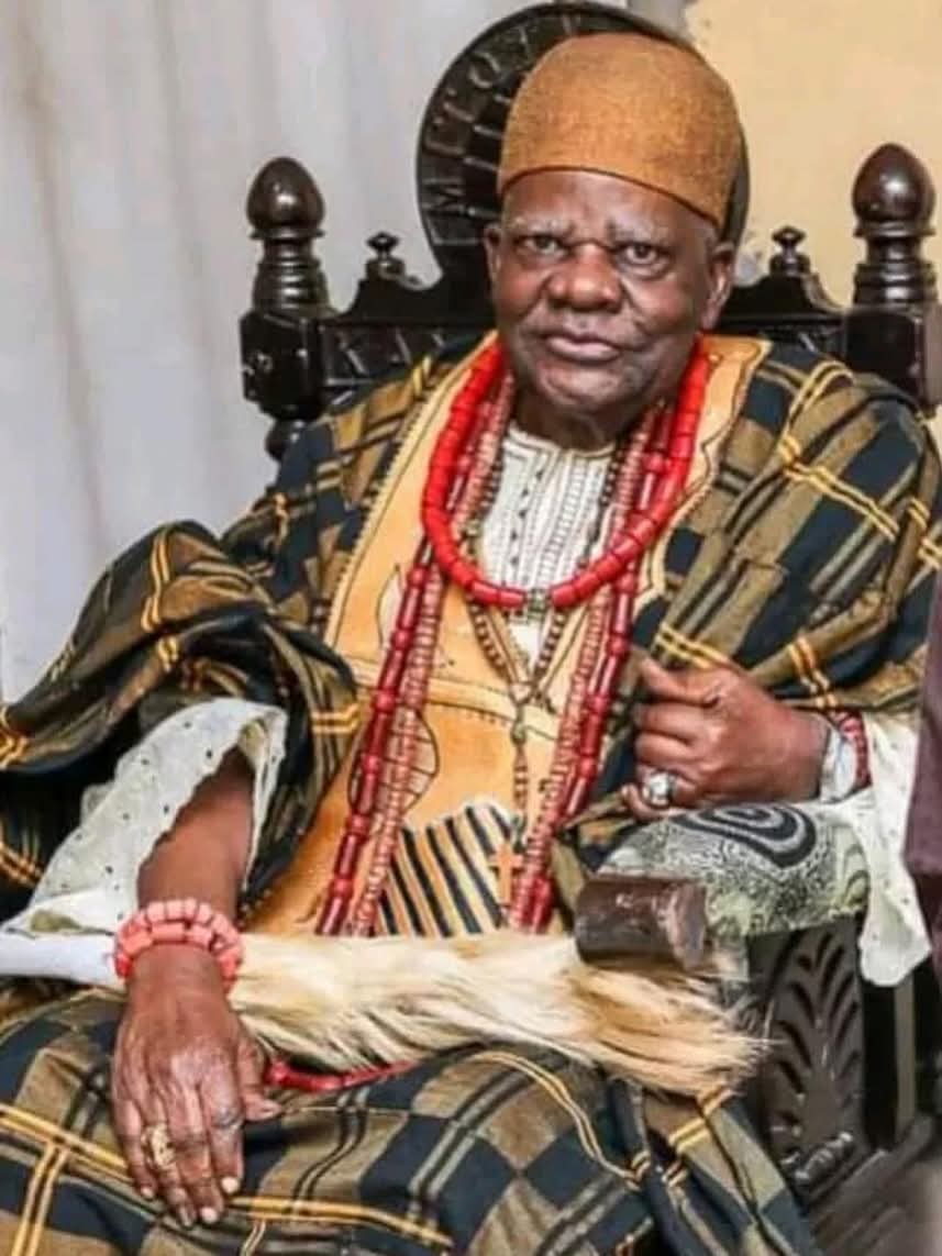GRVlagos's tweet photo. I am deeply saddened to learn that The Akran of Badagry Kingdom, His Majesty De Wheno Aholu Menu-Toyi I (OFR, LLD, DLitt, JP), has transitioned. 

The revered monarch, who reigned for decades, was the paramount ruler of the Badagry Kingdom and a respected voice within the Lagos State Council of Obas and Chiefs.

He was fearless and stood by his convictions. 

The transition of bàbá is not just the joining of his Ancestors but the departure of a father figure whose counsel and leadership was felt by all. 

I wish the people of Badagry the strength to bear his absence.

And may his legacy live on.

Kí Ọba má jẹ ọ̀kùn,
kó má jẹ ekolo
Ohun tí wọ́n ń jẹ ní àjùlé ọ̀run ni kó má bá wọn jẹ