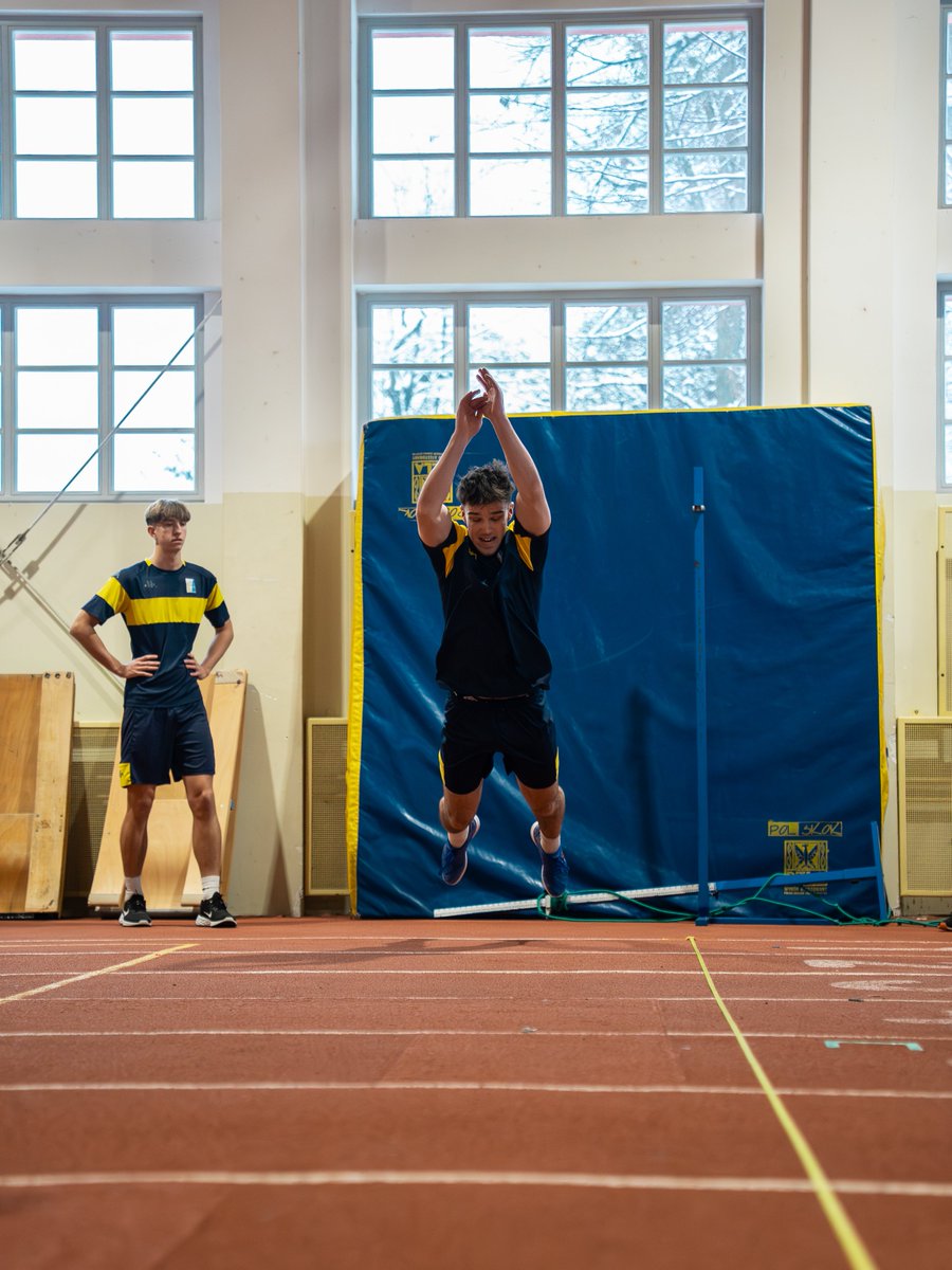 ZKSOlimpia's tweet photo. 𝙏𝙚𝙨𝙩𝙮 𝙈𝙤𝙩𝙤𝙧𝙮𝙘𝙯𝙣𝙚 𝙊𝙡𝙞𝙢𝙥𝙞𝙞 ⚽️🏃
Dzisiaj nasz zespół przeszedł szczegółowe testy motoryczne, które obejmowały nie tylko testy skocznościowe, ale również Beep Test, sprawdzając nasze umiejętności w różnych aspektach sprawności fizycznej 💪🫁
#BeepTest #Wiosna2026 #Elblag #MiastoElblag #elblagwformie