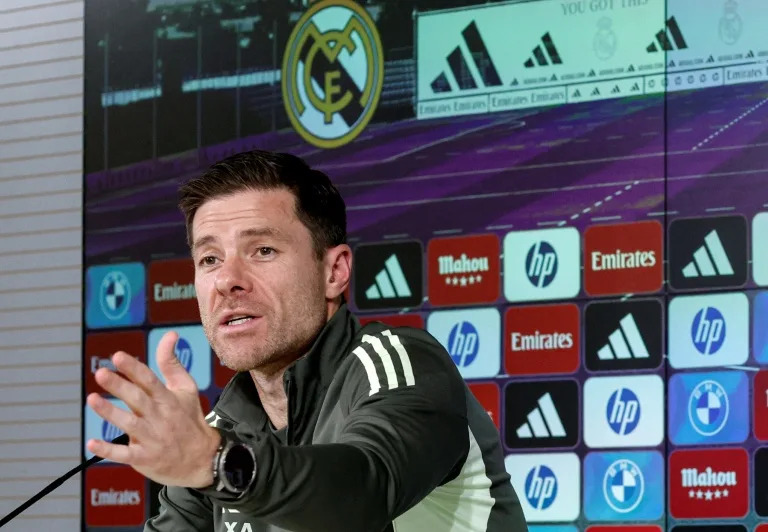 No duró 🇪🇦 ⚽ 

Real Madrid anunció la destitución de su entrenador Xabi Alonso, quien se va luego de perder la Supercopa de España, tras 7 meses al frente del equipo.

Álvaro Arbeloa fue nombrado entrenador interino de los Merengues.