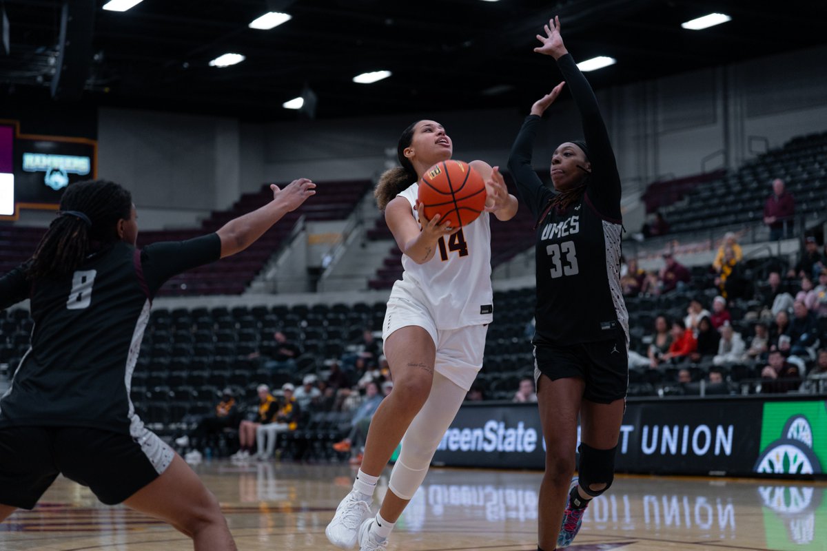 RamblersWBB's tweet photo. Wishing Nevaeh a very happy birthday today!!! 🎂 https://t.co/eGLlbxVxtZ